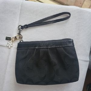 ♥️EUC Coach Signature Black Wristlet
